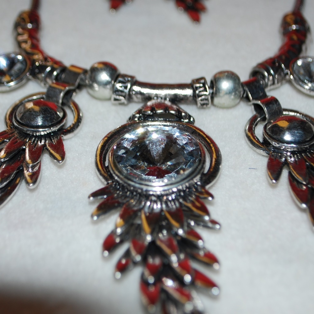 Silver & Crystal Dramatic Necklace & Earrings - Picture 3 of 8